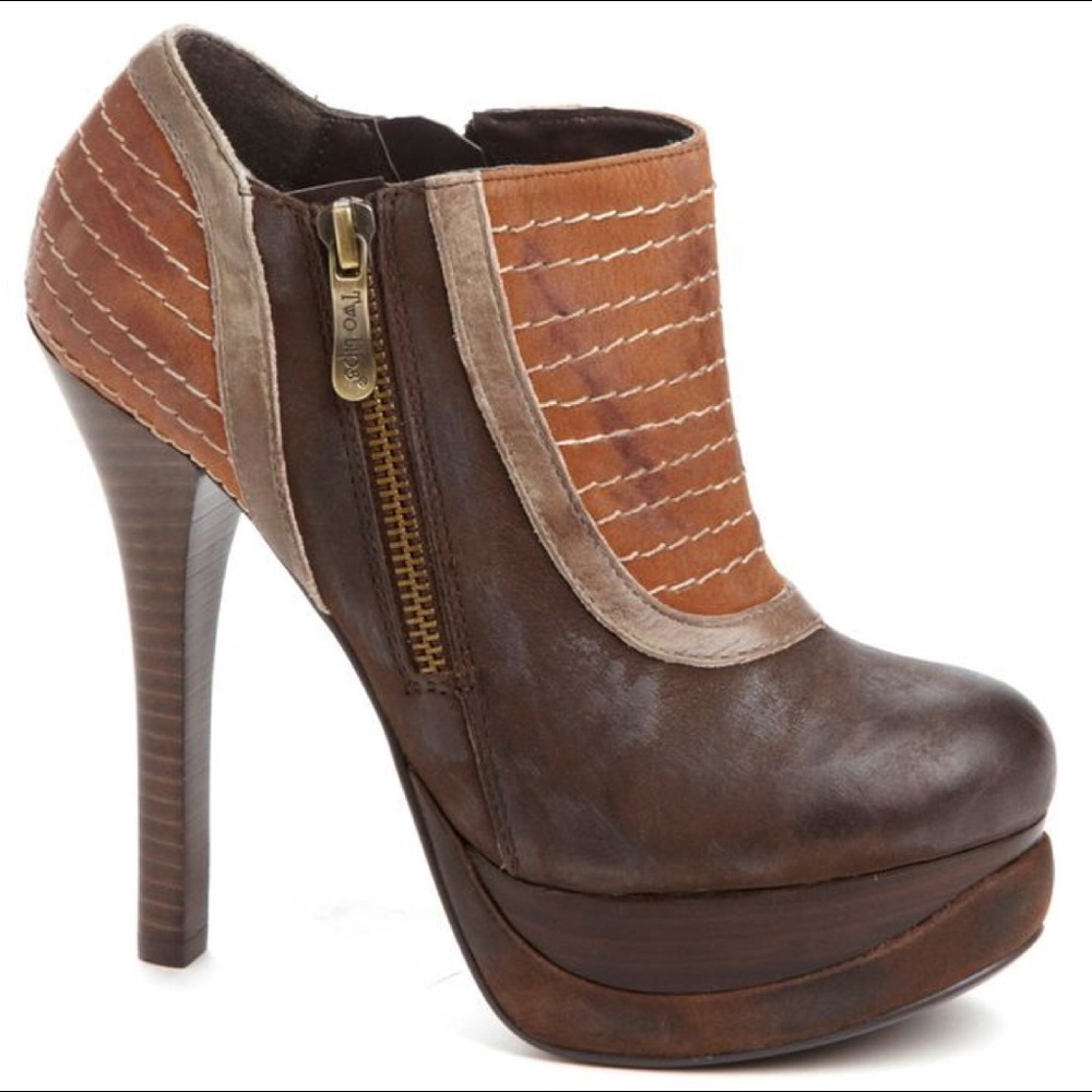 Two Lips Ozzie Booties...Size 7